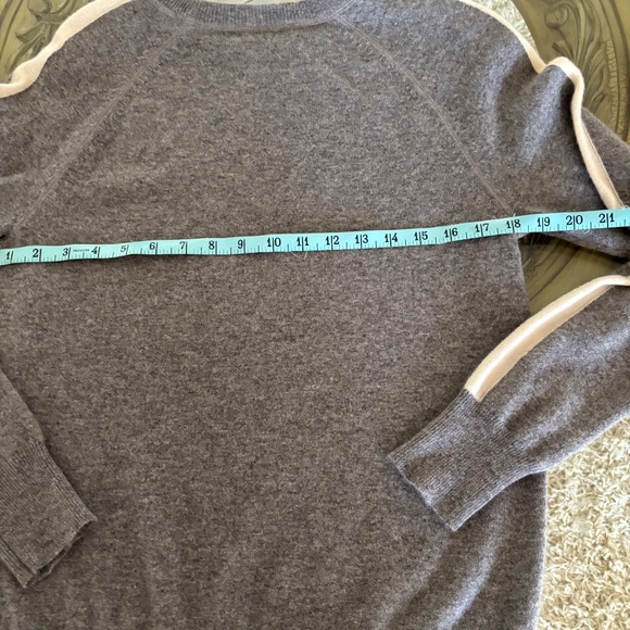 Theory Gray Athletic Stripe Crew Long Sleeve 100% Cashmere Sweater Size S - Picture 3 of 14